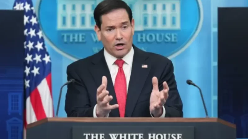 Crecen especulaciones sobre posible candidatura presidencial republicana de Marco Rubio.
