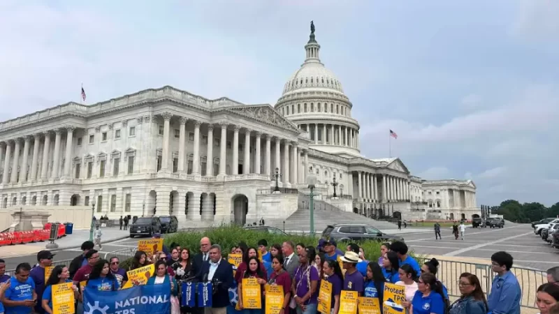 En los últimos días, delegaciones de salvadoreños viajaron a Washington para pedir al Congreso que se apruebe una prórroga del TPS.