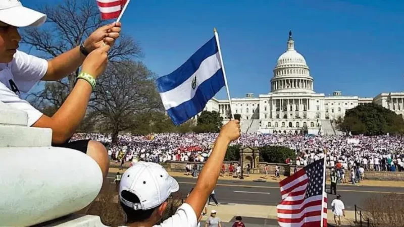 Salvadoreños con TPS en vilo por vencimiento de permisos laborales en Estados Unidos.