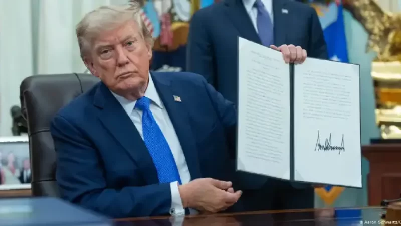 Trump desafía a la Corte Suprema y firma dos nuevas órdenes ejecutivas para limitar la ciudadanía por nacimiento.