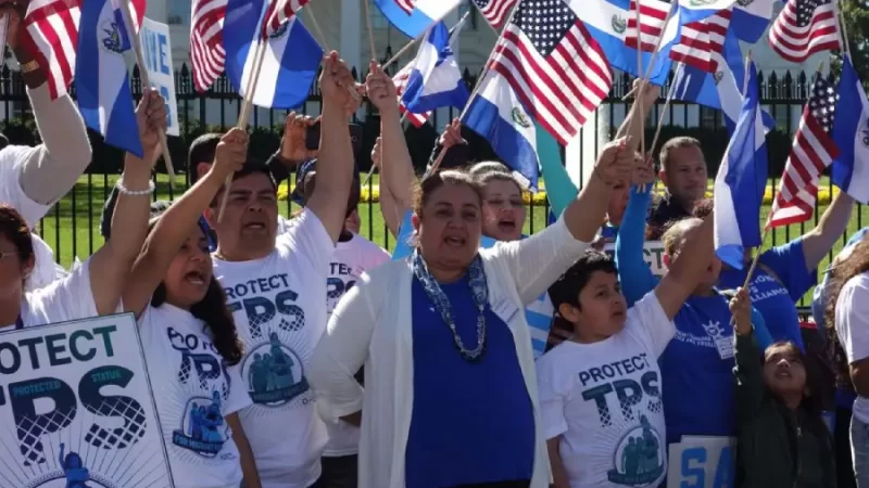 Algunos salvadoreños con TPS han reportado problemas en sus lugares de trabajo, a pesar de que el TPS se mantiene.